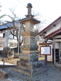 南村の宝篋印塔