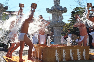 四季の祭り冬賞舞い終えた歓び