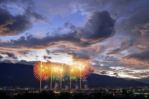 四季の祭り夏賞「暮れなずむ夏空を透かして」