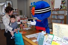 市川三郷町立図書館へ
