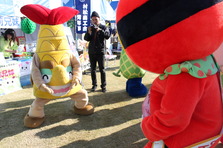 他のキャラクタと触れ合うレンジャー