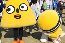他のキャラクタと触れ合うレンジャー