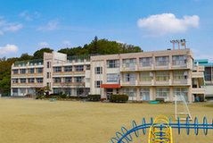 上野小学校