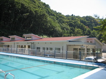 東小学校校舎の外観