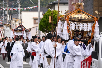 弓削神社と八幡神社の神輿